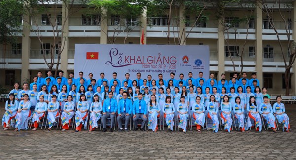 Tập thể hội đồng sư phạm nhà trường -  Năm học 2019 - 2020